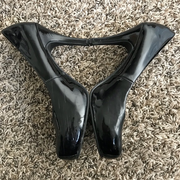 Black shiny heels - Picture 2 of 4